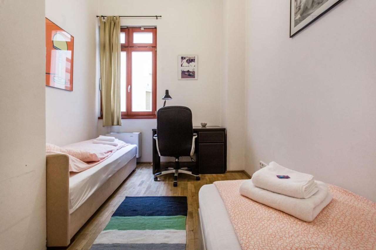 Family Suite By Heroes' Square Budapest Bagian luar foto